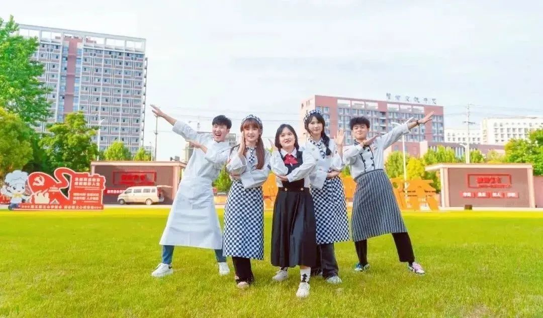 ����ʦ����2�·��ˣ�����תѧ�����ü��𣿿��Ե�У�ι��𣿡���Ȼ���ԣ�