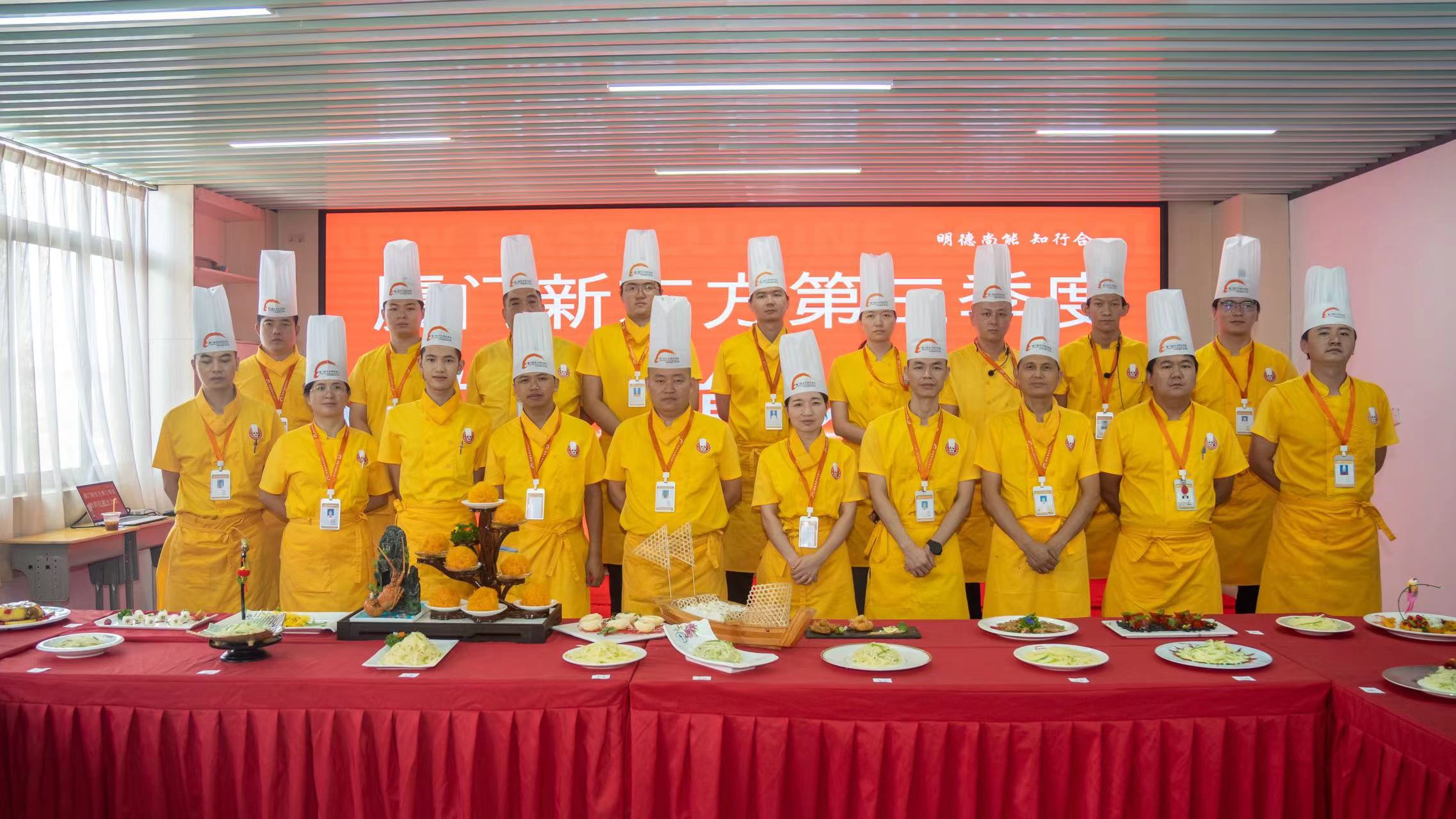 ����Χ�ۣ���ʦ���վ��ʶԾ�������������չ�֣�