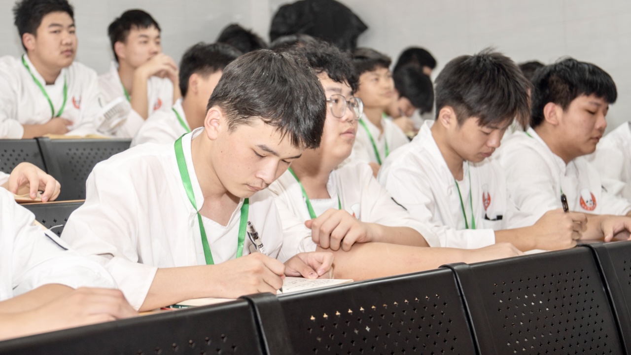 һ�����֣���ҵ�������ʦ��У԰�������ഺ�������Ρ���