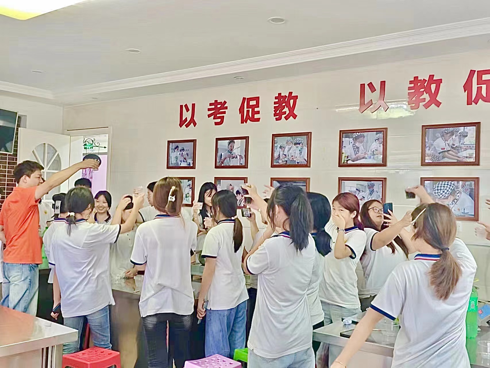 ���������ѧ������ӭ���������¶�������֣�