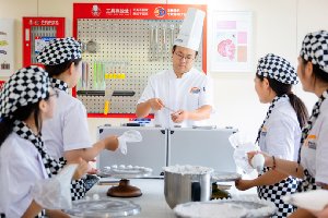 ��Ľ�����������¶���ѧ�Ӷ�ʵ�У԰����