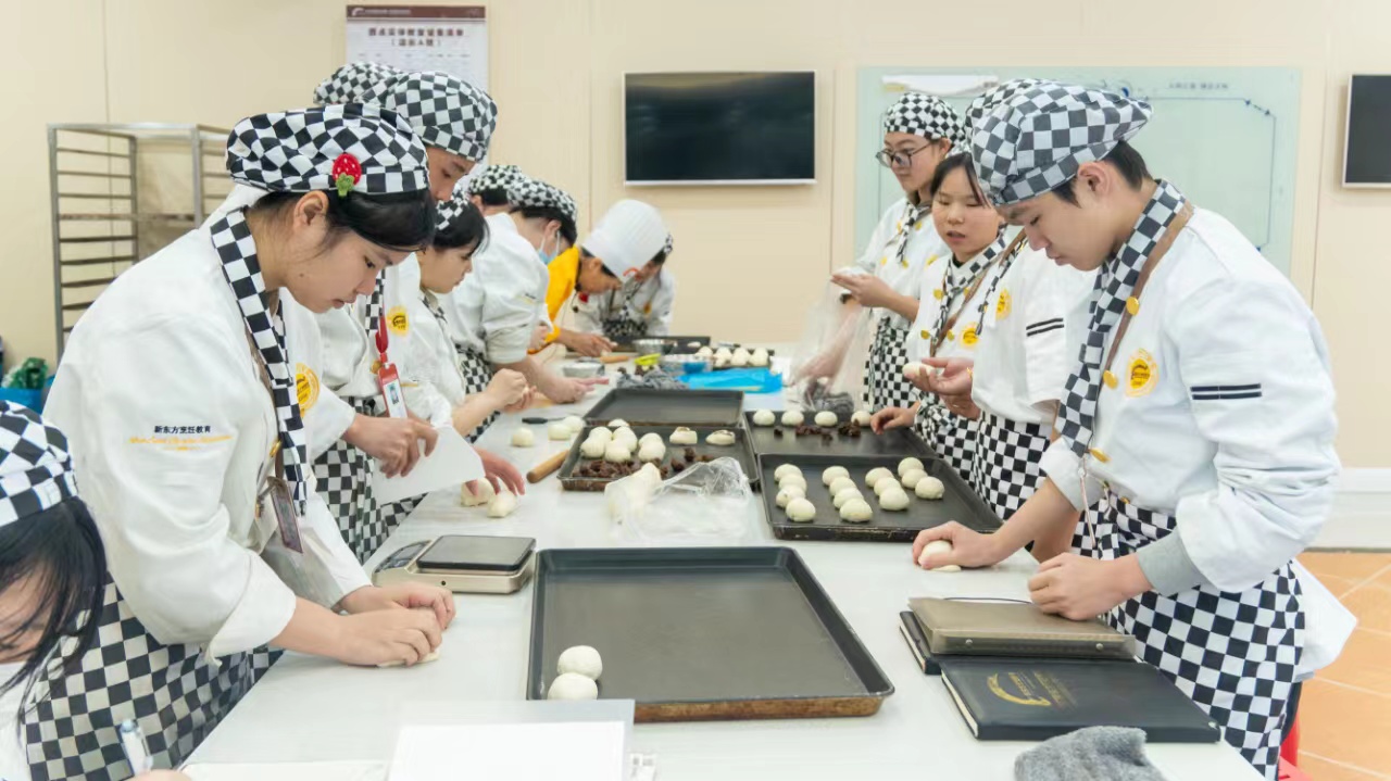 �����������¶������ѧУ����á�ģʽ��������ഺ�񡰿�쭡�һ������ ��