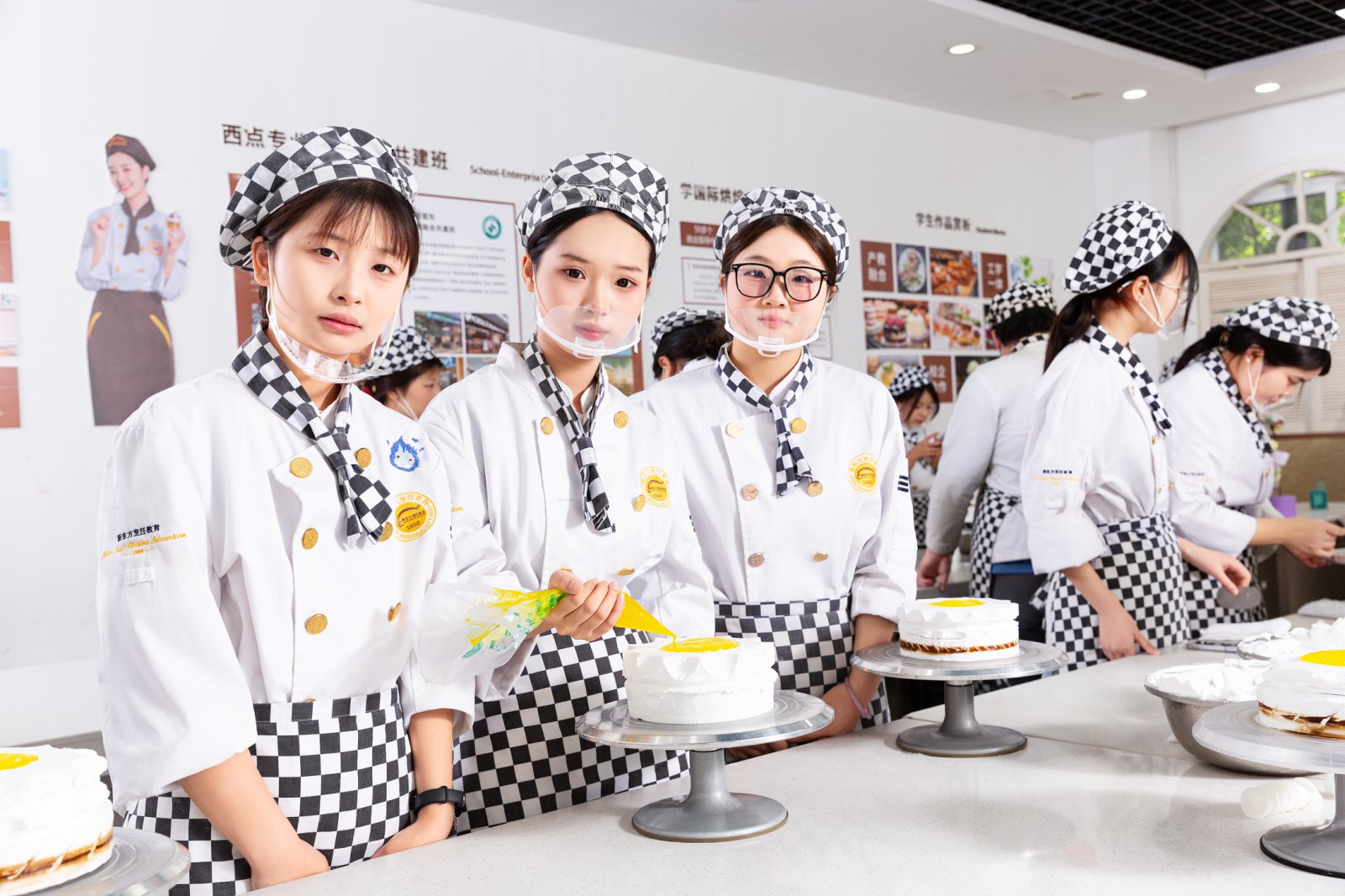 ����������ɫ��ζ�����������¶�����