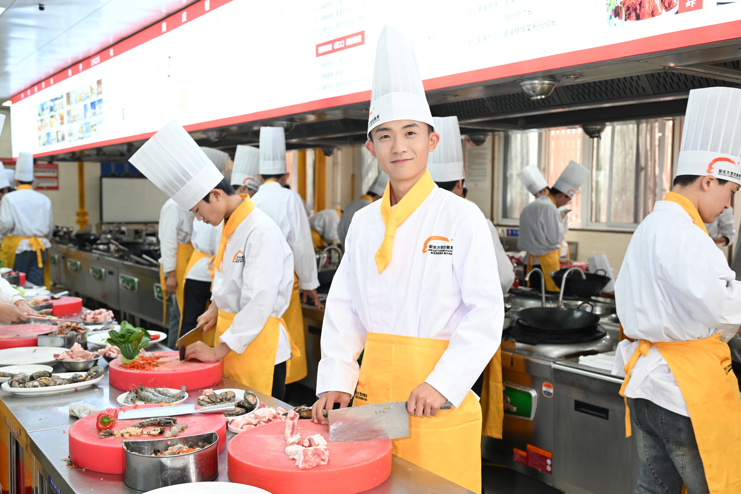 Χ����УͯЬ�ǵ�����Ȧ������У԰����~