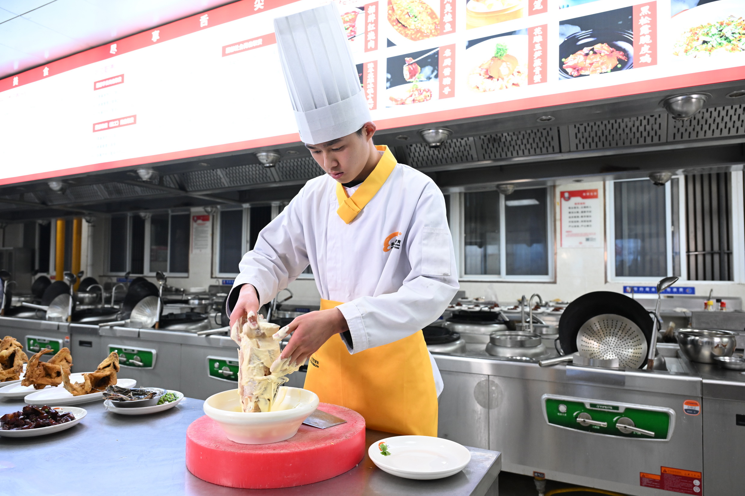 ѡ���������¶������͵���ӵ����____