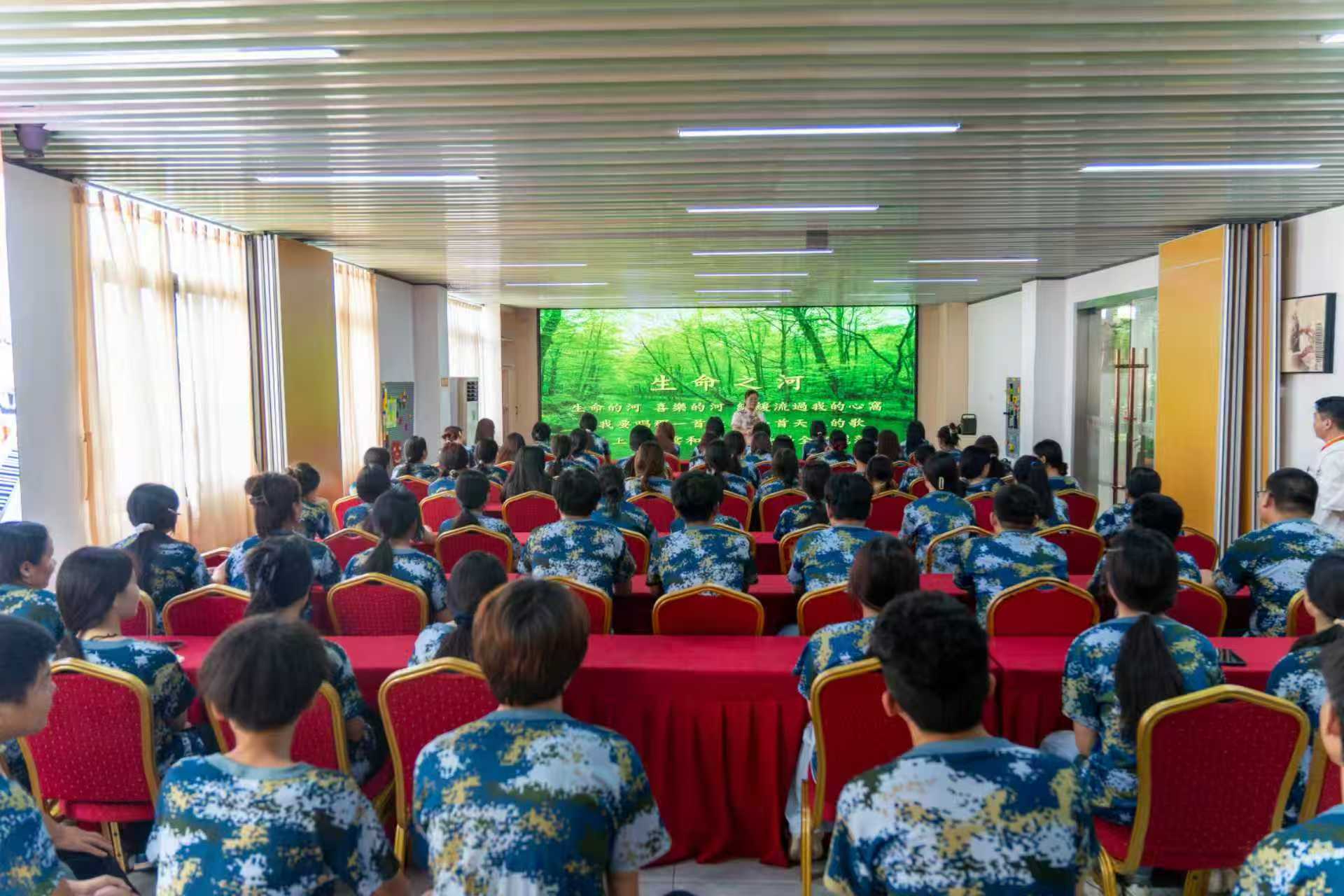 �ж�������Т����ʦ���������ɳ��Ļ�ʯ����У�ж�������ů������