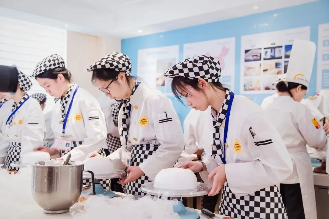 ѧ���㣬ȥѧУ���ǵ�ѧͽ��ѡ�����ܻٵ����ְҵ���ģ�