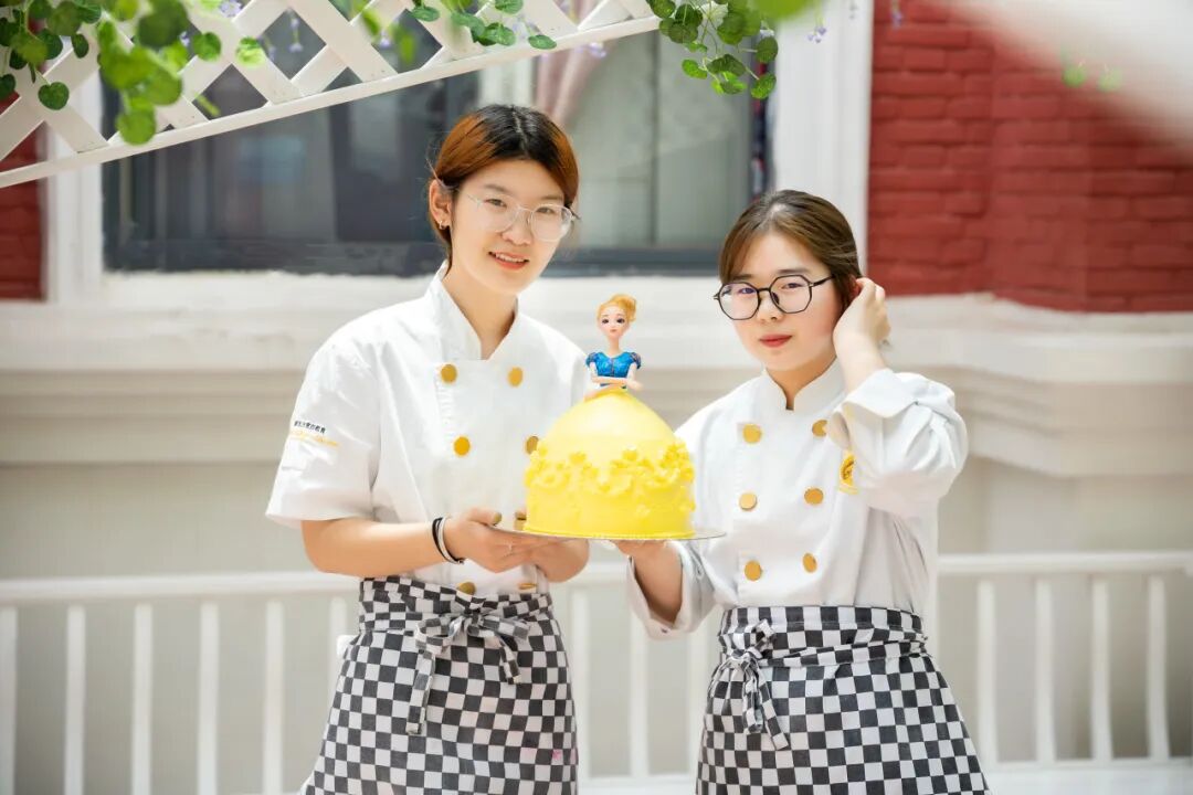 打开厦门新东方的正确方式:一场关于西点与梦想的沉浸之旅。