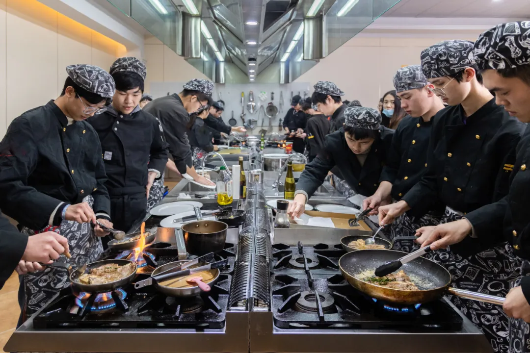 用1个词来形容厦门新东方烹饪学校,我会说…