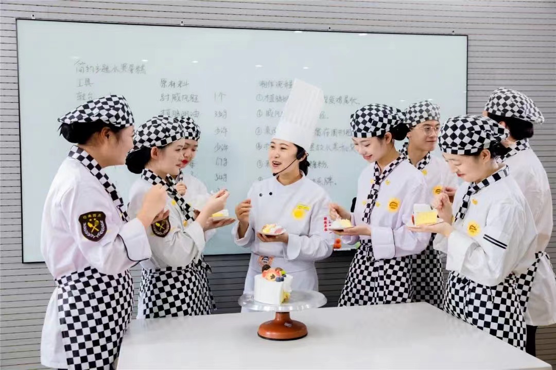 ��ʵ��������У԰����ֻ���ϿΣ��������¶���������Щ��ϲ��