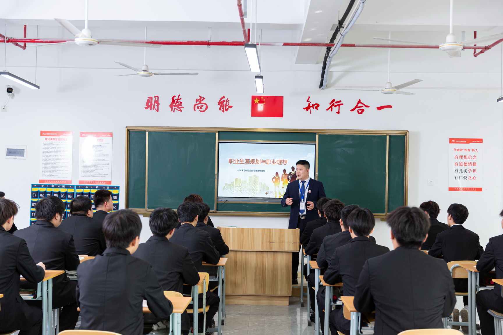 别让孩子困在“躺平”里!厦门新东方,给迷茫少年一条成才路